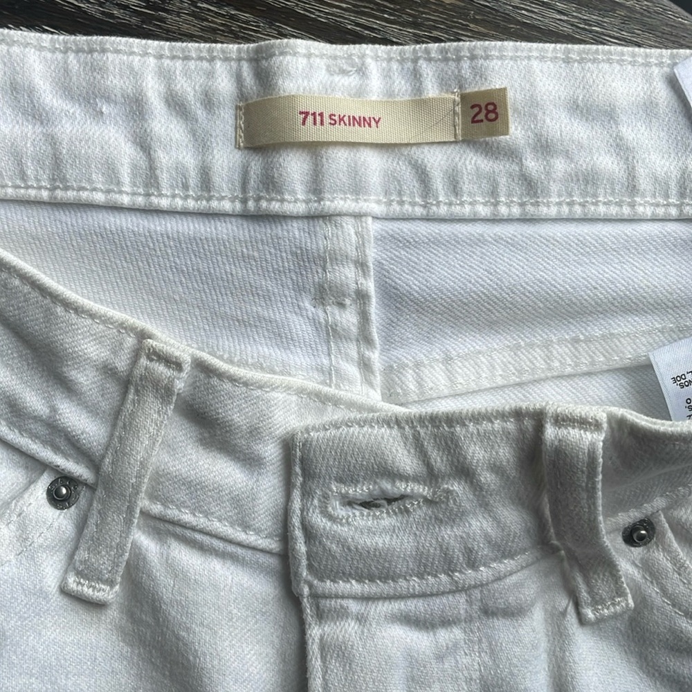 White Levi Strauss jeans, 711 skinny 28/30